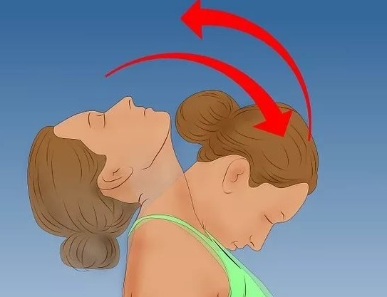 При наклоне головы вперед болит шея сзади и голова