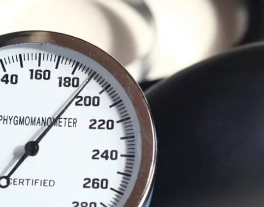 При каком давлении болит затылочная часть головы