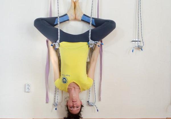 Стойка на голове болит