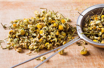 Приготовление ромашкового чая для улучшения иммунитета